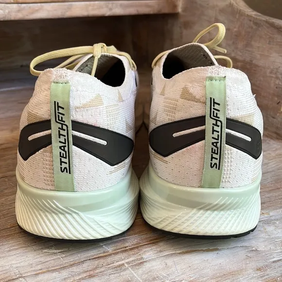 🤍 Brooks Levitate StealthFit 6 Size 14 White / Silver Lining / Green Energize