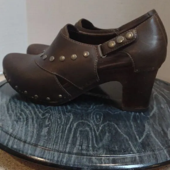 👍 Dansko. Studded Leather Heeled Clogs Size 38     A7
