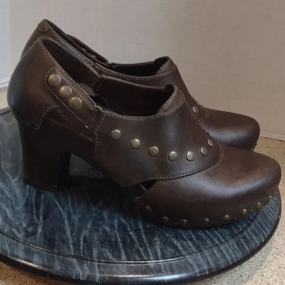 👍 Dansko. Studded Leather Heeled Clogs Size 38     A7