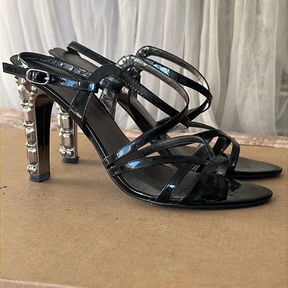 ⭐️ Nine West black patent leather strappy metal industrial statement heel 7