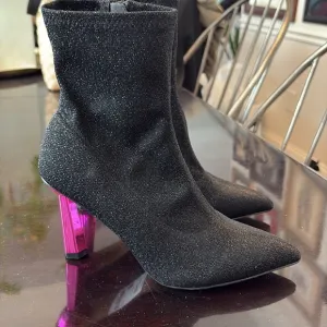 🐳 NWT Betsy Johnson Tobin black metallic knit w hot pink faceted heels booties