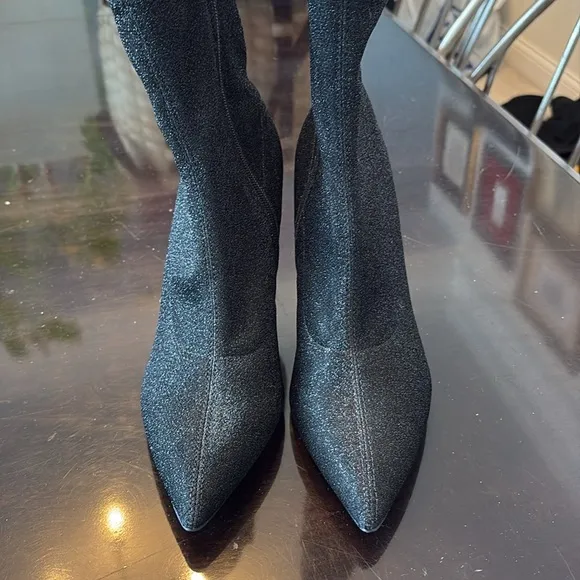 🐳 NWT Betsy Johnson Tobin black metallic knit w hot pink faceted heels booties