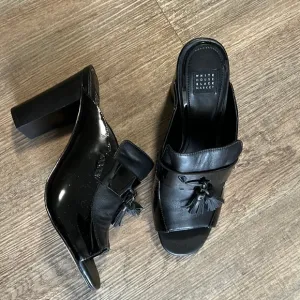 39. White House Black Market Ariah Oxford Mules size 9