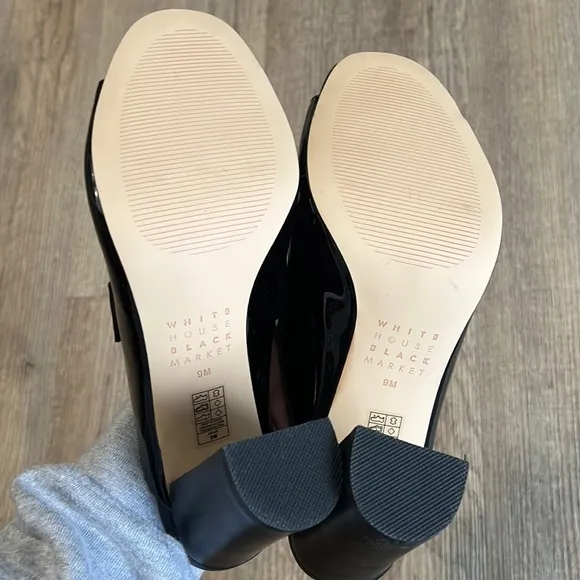 39. White House Black Market Ariah Oxford Mules size 9