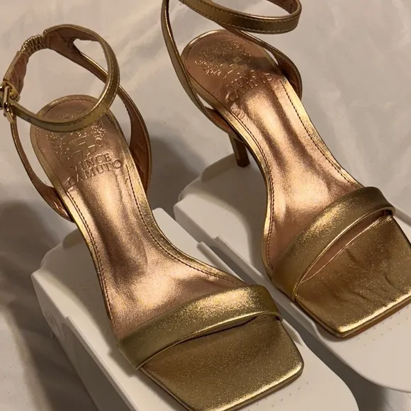 (5) VINCE CAMUTO GOLD STRAPPY Heels