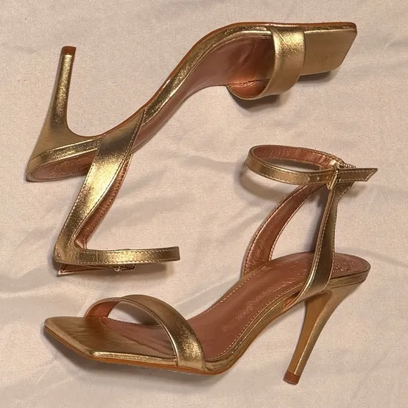 (5) VINCE CAMUTO GOLD STRAPPY Heels