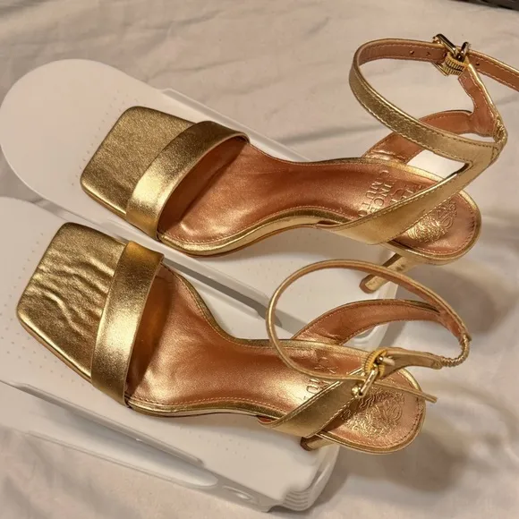 (5) VINCE CAMUTO GOLD STRAPPY Heels