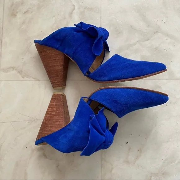 $550 Ulla Johnson Lucia Blue Suede Bow Pointed Toe Block Heels Mules size 9.5