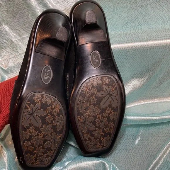 8.5 Sofft kitten heel mules. Black suede. Hardly worn. 2