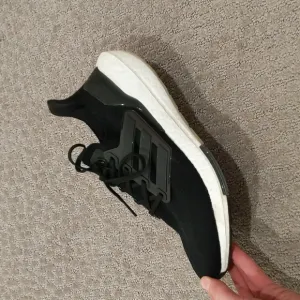Adidas ultra boost 21 women's size 11