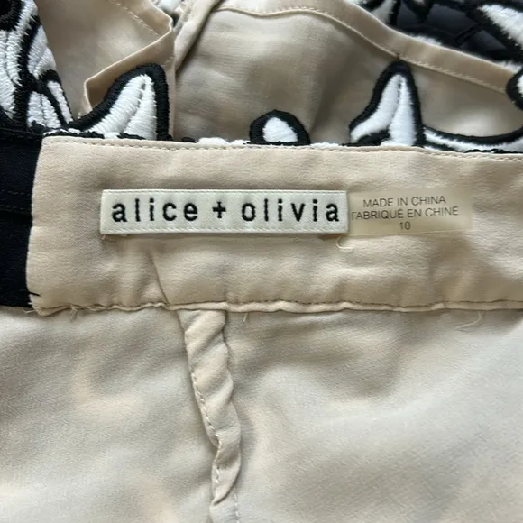 Alice and Olivia Embellished Guipure Shorts Lace Black White Floral Sz 10