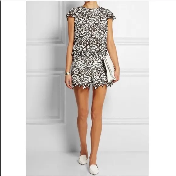 Alice and Olivia Embellished Guipure Shorts Lace Black White Floral Sz 10