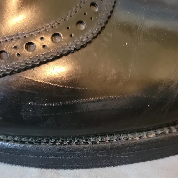 Allen Edmonds 11 B Polo Black Oxford Shoes with Cap Toe and Broguing