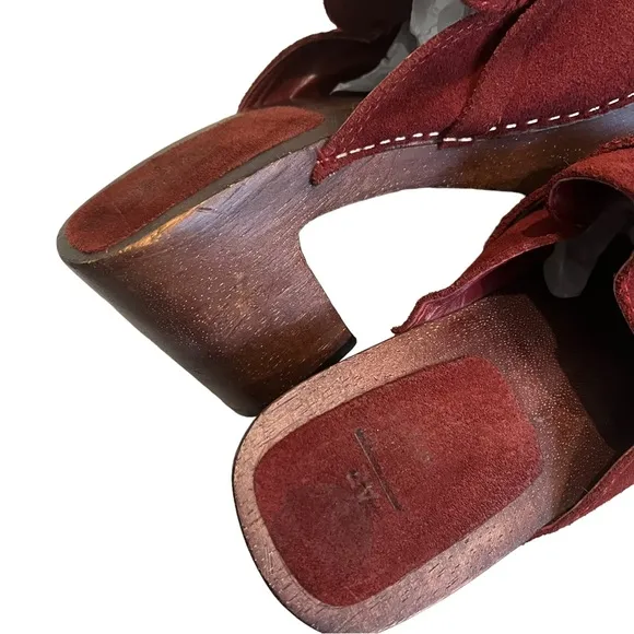 American Eagle Vintage 90’s/Y2K Suede Wood Platform Mules Clogs Maroon