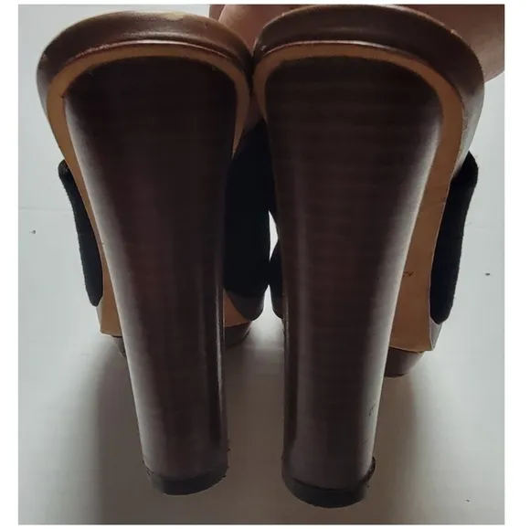 ANN TAYLOR Suede Leather Heels