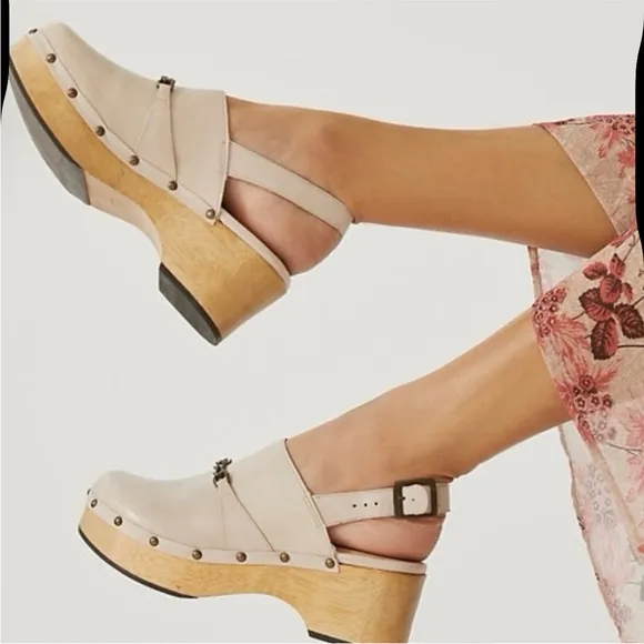 Anthropologie Silent D Georgia Leather Slingback Clogs