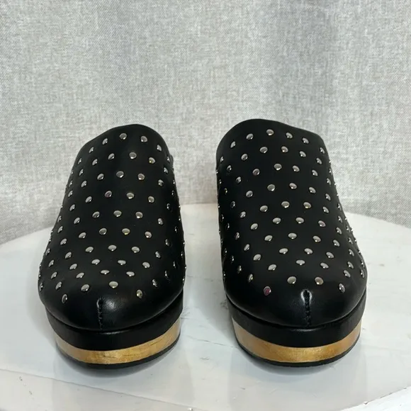 ANTHROPOLOGIE THE ODELLS SILVER  STUDDED BLACK LEATHER HEELED CLOGS **NIB**