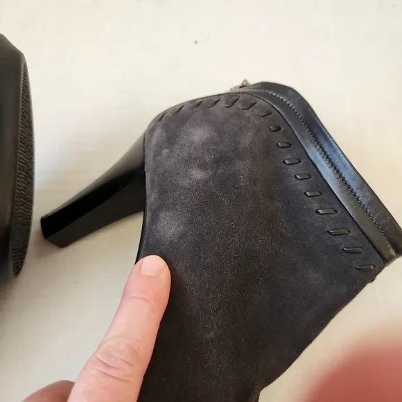 Aquatalia Gray Suede Heeled Ankle Bootie Whipstitch Almond Toe Women's Size 7.5