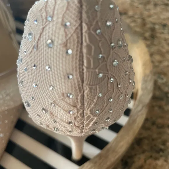 BADGLEY MISCHKA Heels (8.5) Julissa Pointed Lace Stiletto Champagne💫 ✨HOST PICK✨