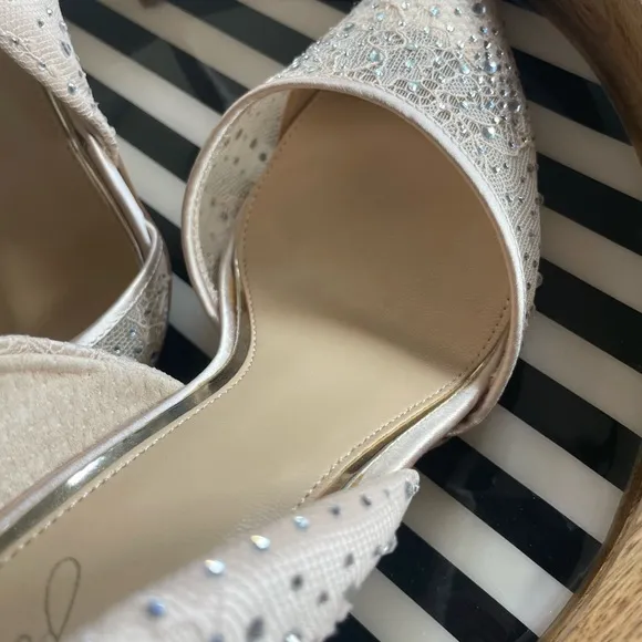 BADGLEY MISCHKA Heels (8.5) Julissa Pointed Lace Stiletto Champagne💫 ✨HOST PICK✨