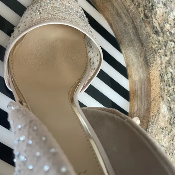 BADGLEY MISCHKA Heels (8.5) Julissa Pointed Lace Stiletto Champagne💫 ✨HOST PICK✨