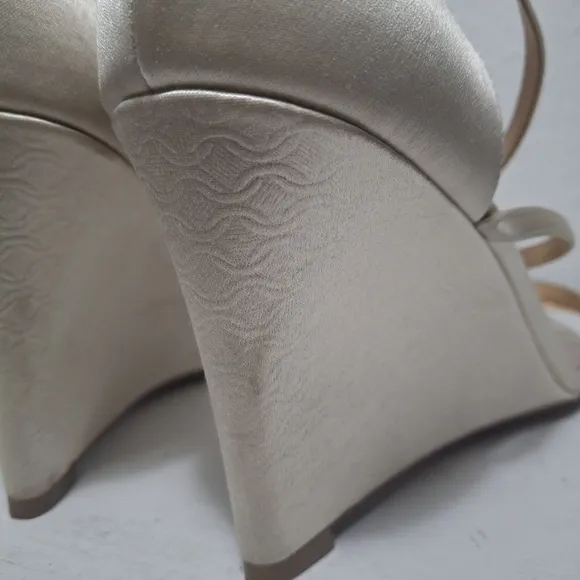 Badgley Mischka Strappy Wedge Sandal Ivroy Satin
