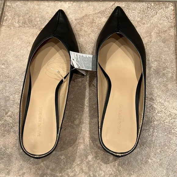 Banana Republic slip-on kitten heels, black, size 7.5 NWT!