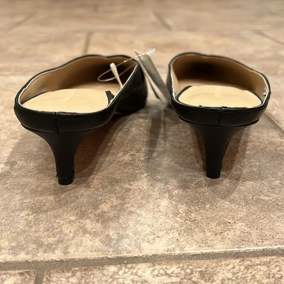 Banana Republic slip-on kitten heels, black, size 7.5 NWT!