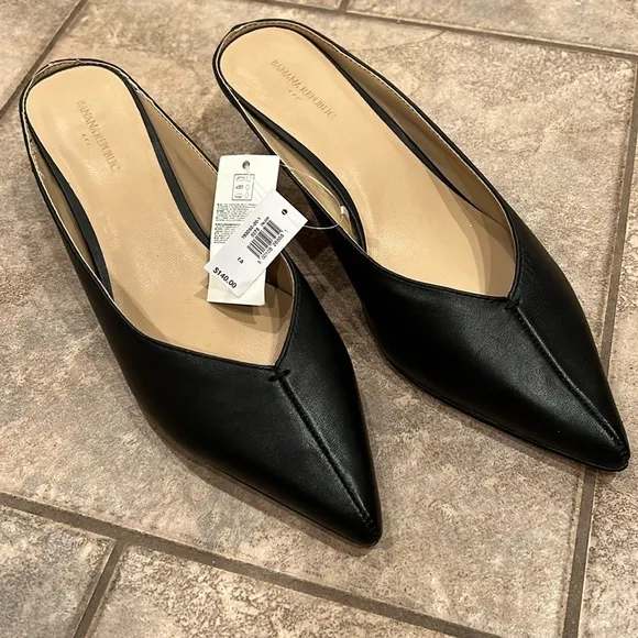 Banana Republic slip-on kitten heels, black, size 7.5 NWT!