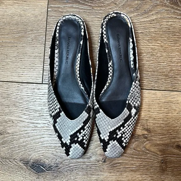 Banana Republic Snake Print Leather Mules Size 6M