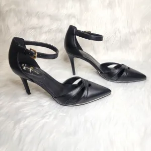 Bandolino black pointed toe heels low heel ankle strap.