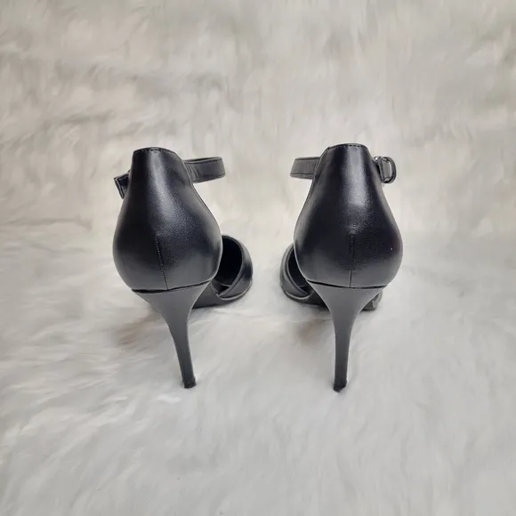 Bandolino black pointed toe heels low heel ankle strap.