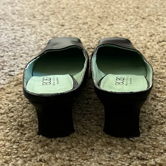 BCBG | Y2K 90’s vintage leather square toe mules heels size 7.5