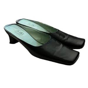 BCBG | Y2K 90’s vintage leather square toe mules heels size 7.5