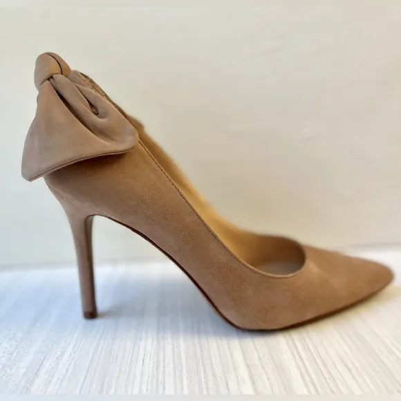 Beautiful Vince Camuto Nude/Brown Suede Alexavia Heels w/Bow Detail Size 7M