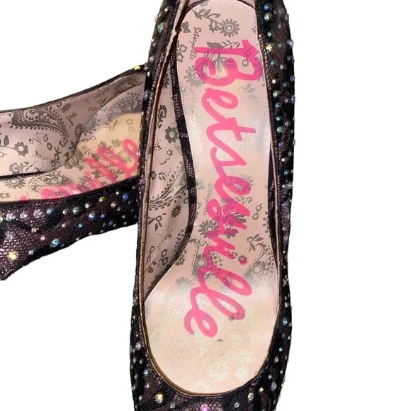 BETSEY JOHNSON BETSEYVILLE Lace Rhinestone Pointed Toe Pumps Heels size 7.5