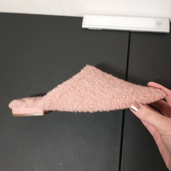 Birdies The Lark Blush Faux Shearling Slides, size 8