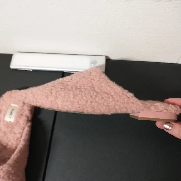 Birdies The Lark Blush Faux Shearling Slides, size 8
