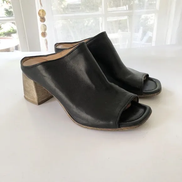 Black leather mules, Gidgio Size 37