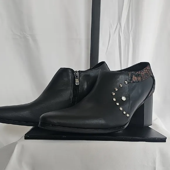Black Leather Oxfords with Sleek Design