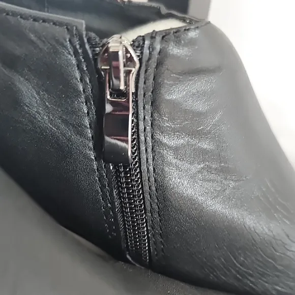 Black Leather Oxfords with Sleek Design