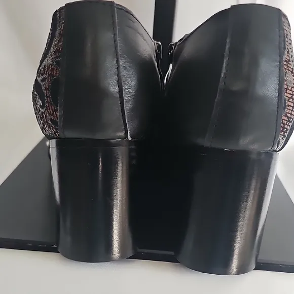 Black Leather Oxfords with Sleek Design
