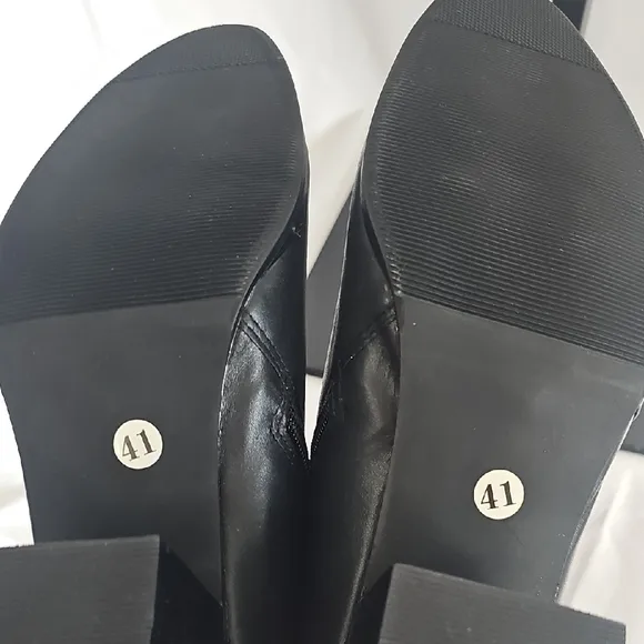 Black Leather Oxfords with Sleek Design