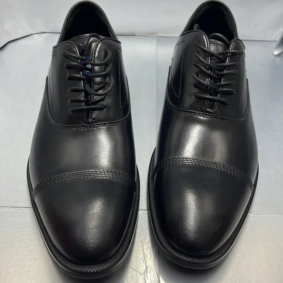 BNWT Kenneth Cole Futurepod Lace up CT Black sizes 8.5