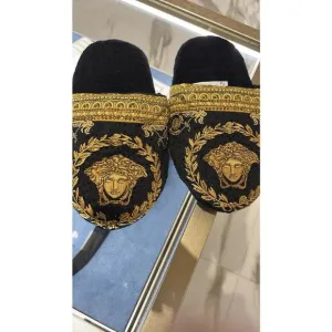 BNWT Versace Women’s Crystal Embellished Baroque Print Slides Size Small US 6/7