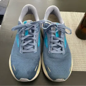 Books blue Ghost 14 running low top laced tennis shoes men’s 11 B dna loft sport