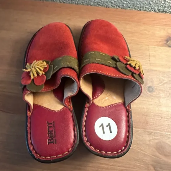 BORN Carena Girls red Suede Mules Clogs