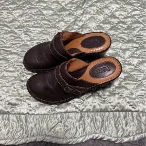 Born Womens Brown Leather Upper Linning Heeled Mule Slip On Clogs Size 9