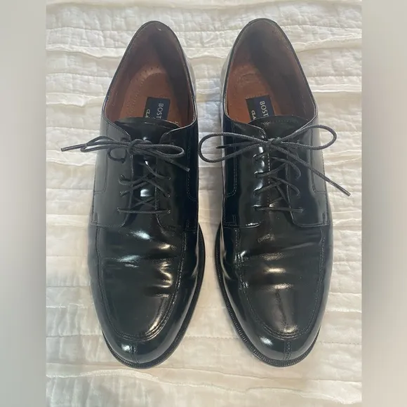 Bostonian Men’s 9.5 Black Oxfords with Glossy Finish