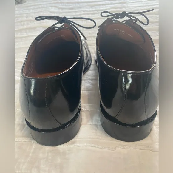 Bostonian Men’s 9.5 Black Oxfords with Glossy Finish